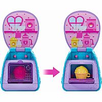Barbie Club Chelsea w/ Cupcake Backpack