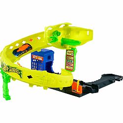 Hot Wheels Snake Spiral Attack Playset